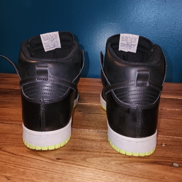 Nike Black and Neon Green Men's Shoes - Picture 6 of 15